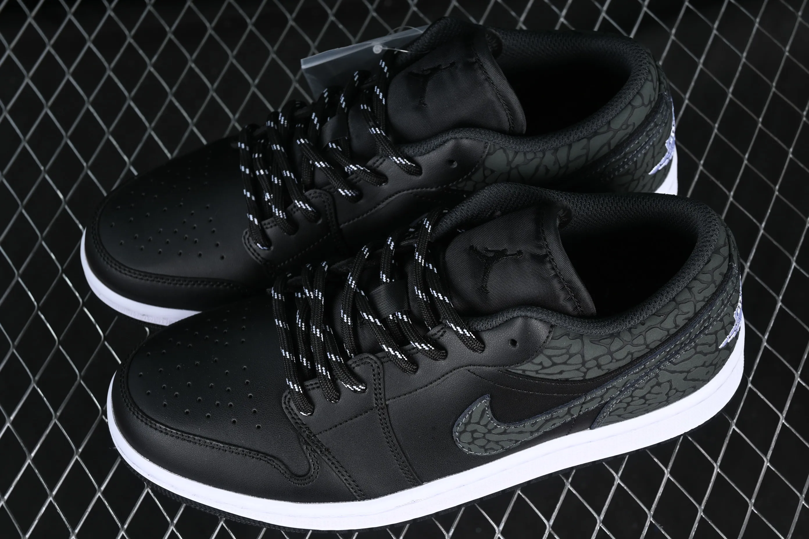 All categories Air Jordan Jordan series basketball shoes Air Jordan 1 Low Air Jordan 1 Low AJ1 Joe 1 all black burst pattern low-top cultural casual sneakers FB9907-001
